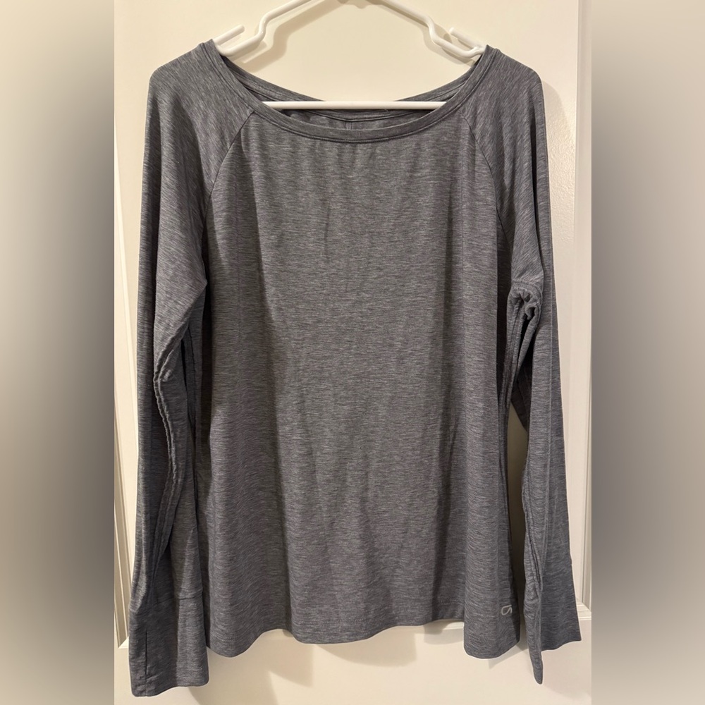GAP Fit Gray Long Sleeve Tee